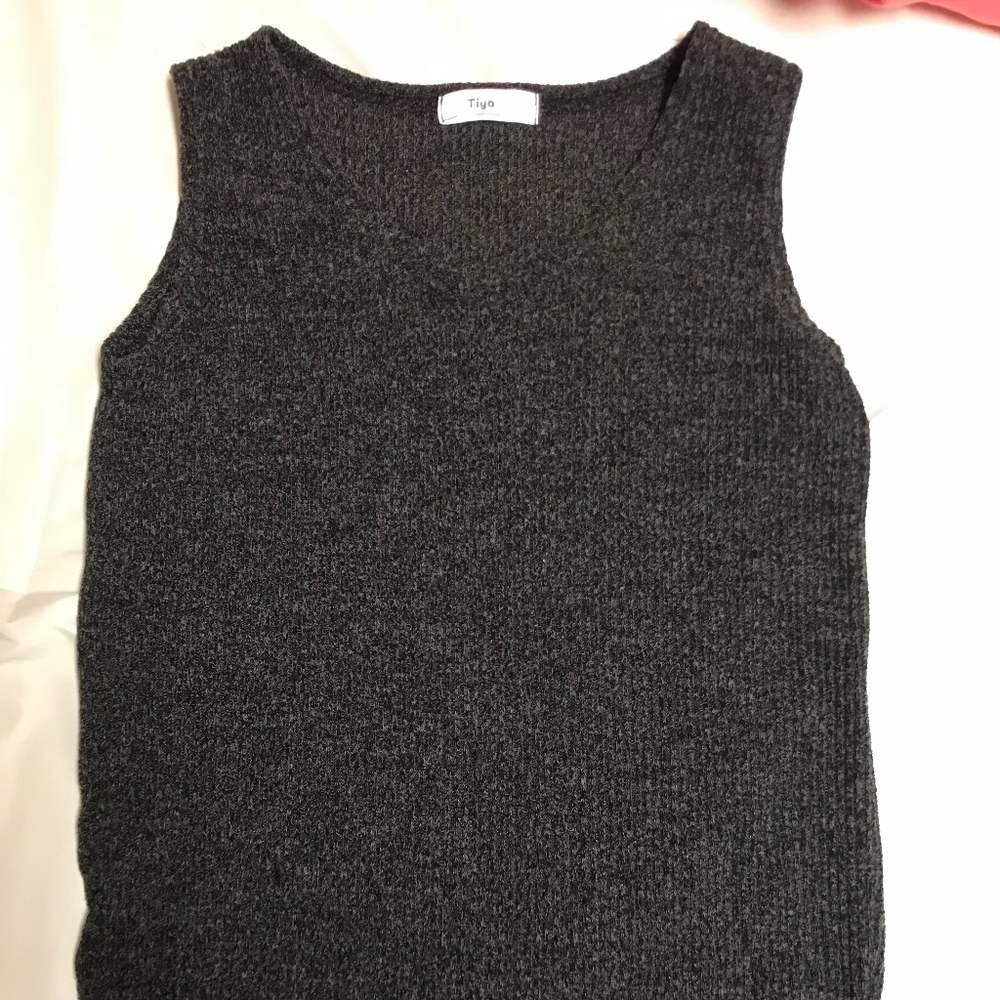 CASUAL / DRESSY TOP - Picture 2 of 4